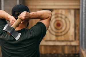 Beginners Axe Throwing Guide for Your First Throw
